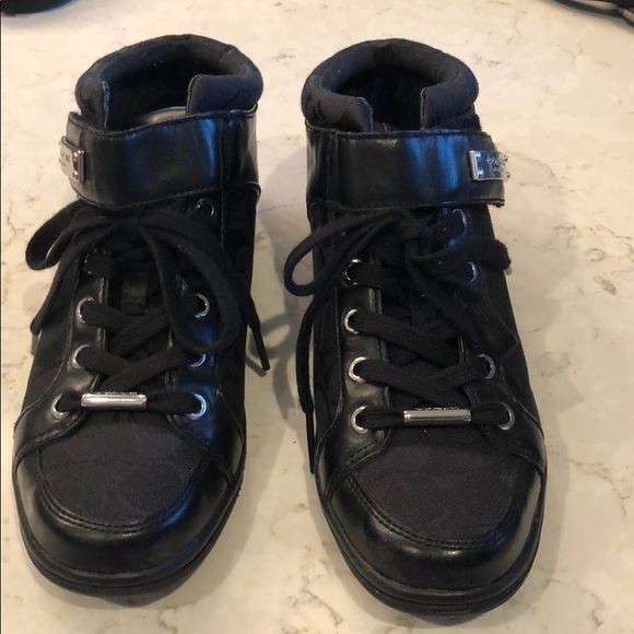 black ankle tennis shoes